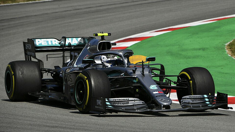 Mercedes-Pilot Valtteri Bottas fuhr auch im zweiten Training der Formel 1 in Barcelona die Bestzeit, Foto: LAT Images