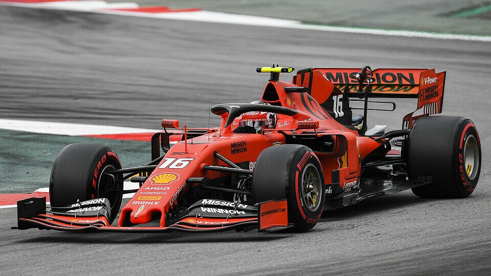 Charles Leclerc beschädigte im Qualifying von Barcelona seinen Ferrari, Foto: LAT Images