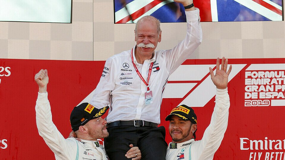 Dr. Dieter Zetsche führte der F1-Welt bei seinem letzten Besuch als Daimler-Chef mit Taten vor Augen, wie sehr im die Formel 1 am Herzen liegt, Foto: LAT Images