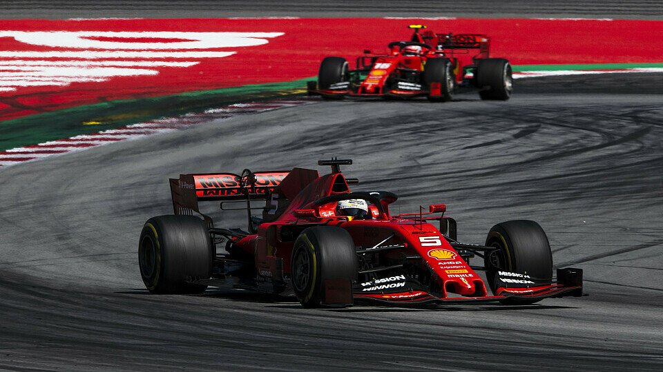 Sebastian Vettel und Charles Leclerc sind beim Young Driver Test im Einsatz, Foto: Ferrari