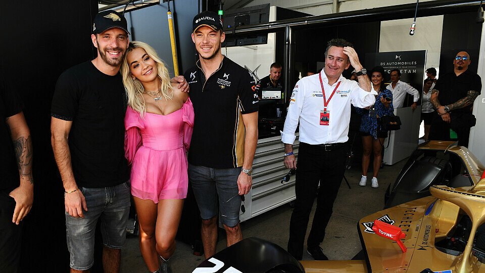 Lotterer und Vergne mit Popstar Rita Ora - Formel-E-Boss Agag schaut zu..., Foto: LAT Images