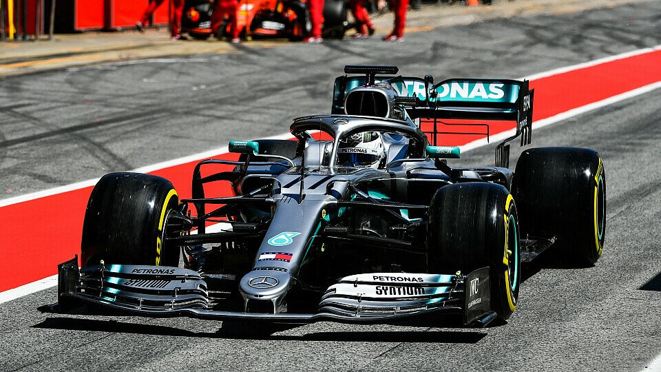 Mercedes drängt Ferrari auch beim Test in den Hintergrund, Foto: LAT Images