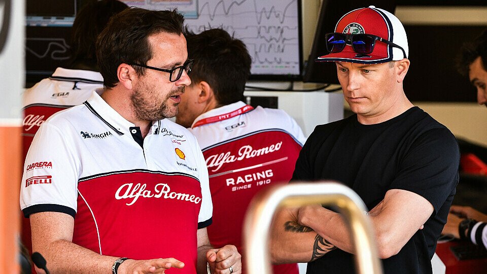 Kimi Räikkönen und seine Alfa-Crew klärten beim Test das schwache Spanien-Wochenende auf, Foto: LAT Images