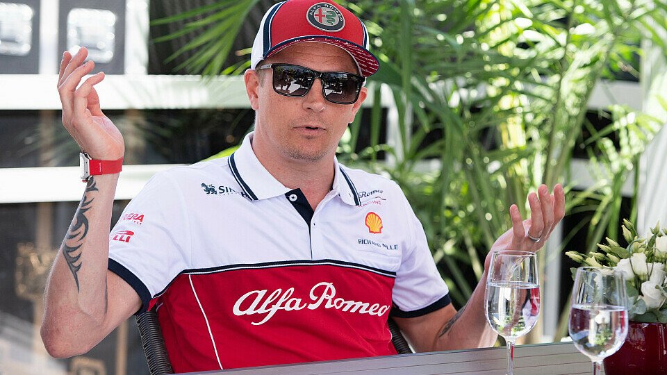 Kimi Räikkönen sieht keinen Sinn darin, wenn alle Fahrer auf einmal herumfuhrwerken, Foto: LAT Images