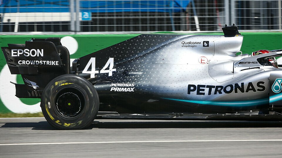 Mercedes und Lewis Hamilton legten in Kanada zum Start vor, in FP2 krachte Lewis dann in die Mauer, Foto: LAT Images