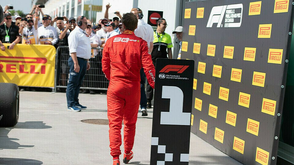 Sebastian Vettel vor dem leeren Parkplatz nach dem Rennen in Kanada, Foto: LAT Images