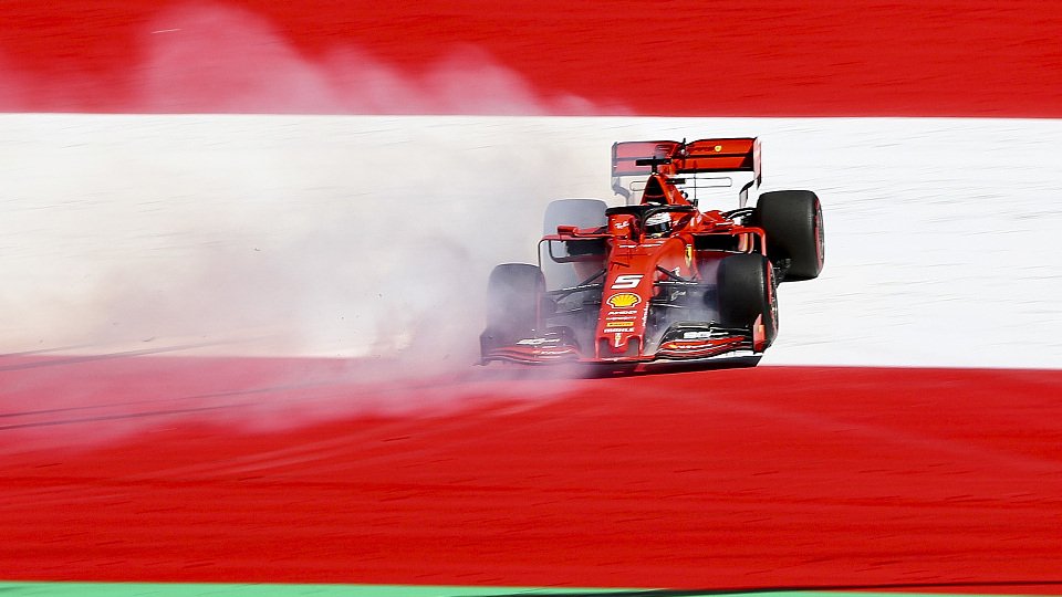 Sebastian Vettel lieferte im Training einen spektakulären Dreher, Foto: LAT Images