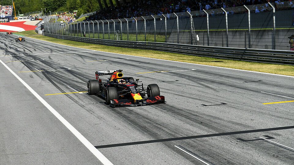 Max Verstappen hat das Formel-1-Rennen in Österreich nach einer furiosen Aufholjagd gewonnen., Foto: LAT Images