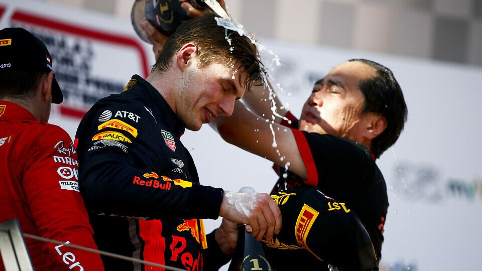 Red Bull und Max Verstappen schenkten Honda in Österreich den ersten Formel-1-Sieg in der Hybrid-Ära, Foto: LAT Images