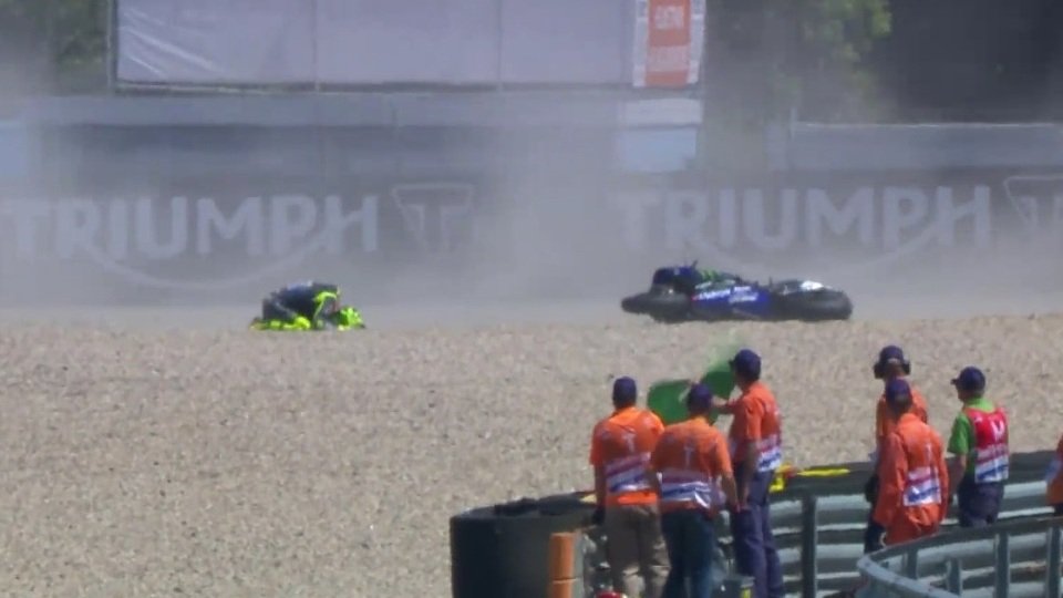 Valentino Rossis Rennen endete auch in Assen im Kies, Foto: Screenshot/MotoGP