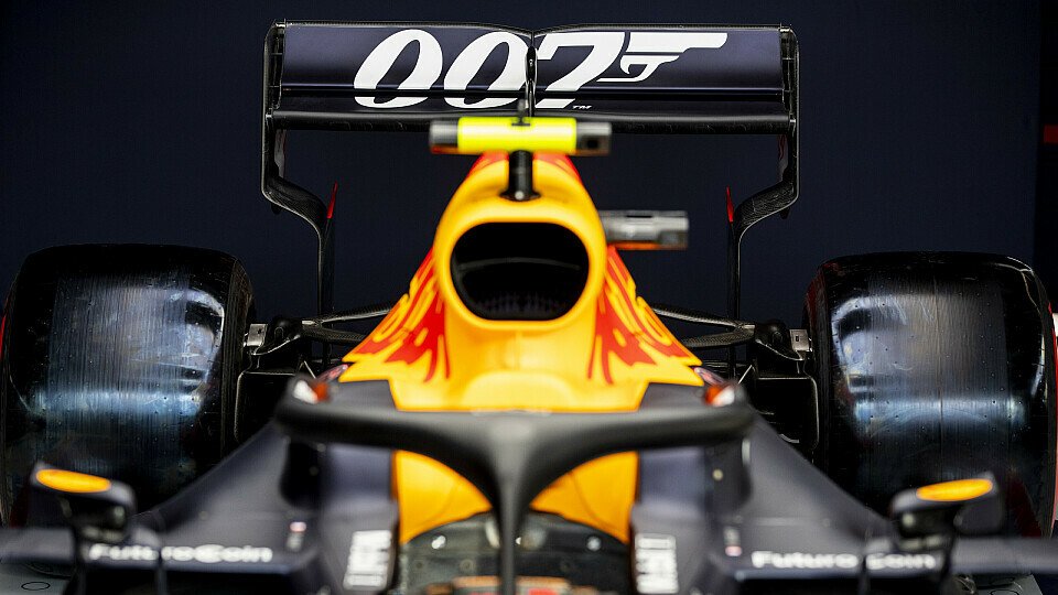 Red Bull fährt für das Heimrennen des Teams und Titelsponsor Aston Martins ein James-Bond-Design auf, Foto: Red Bull