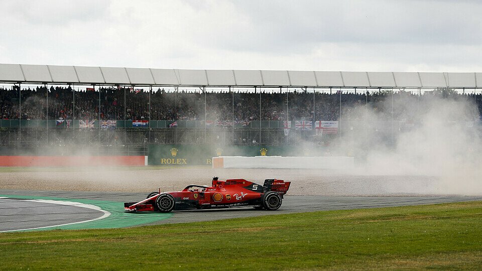 Vettel crasht in Silverstone mit Max Verstappen, Foto: LAT Images