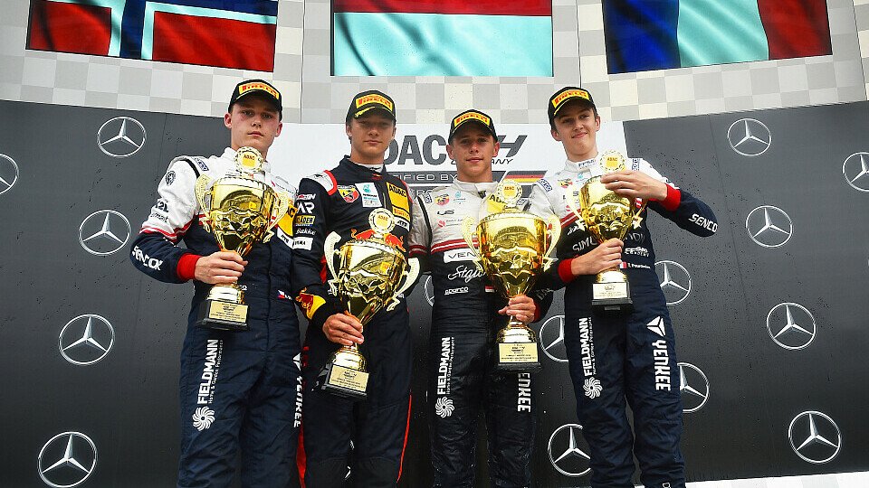 Arthur Leclerc (2.v.r.) triumphiert in Hockenheim vor Hauger (2.v.l.) und Pourchaire (r.), Foto: ADAC Formel 4