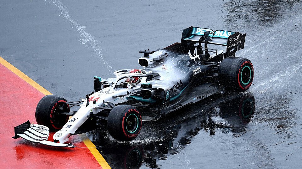 Lewis Hamilton entging nach seinem Unfall einer zweiten Strafe für unnötiges Langsamfahren, Foto: LAT Images