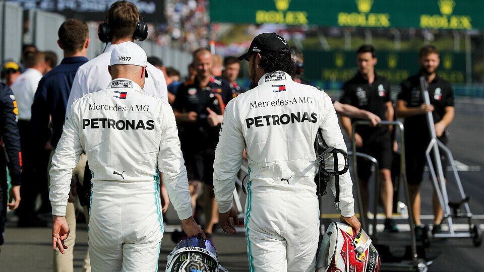 Schlendert Lewis Hamilton auch 2020 weiter mit Bottas durchs Fahrerlager?, Foto: LAT Images