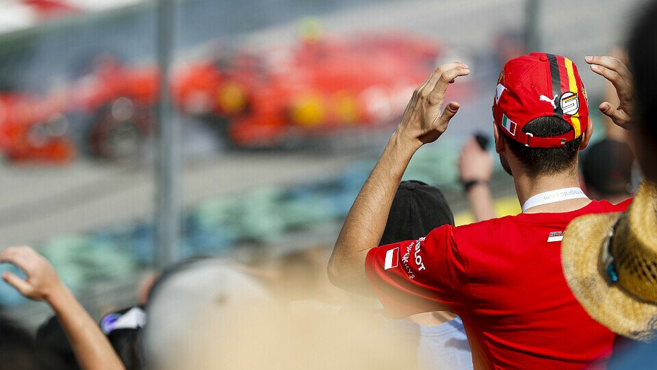 Charles Leclerc crasht im Ungarn-Qualifying vor den Augen der Vettel-Fans, Foto: LAT Images