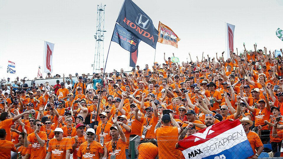 Die Fans von Max Verstappen müssen ein Jahr länger auf Oranje-Festspiele in Zandvoort warten, Foto: LAT Images