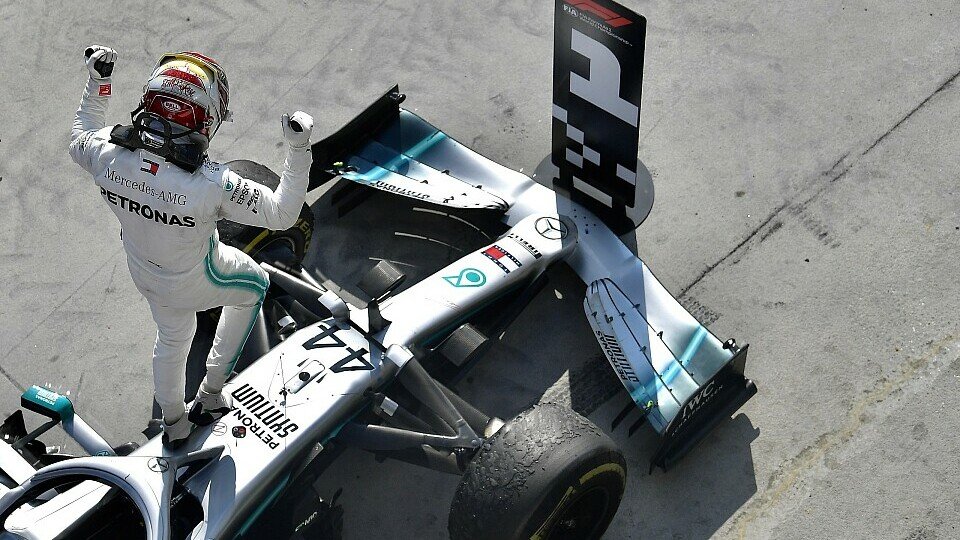 Lewis Hamilton feiert in Ungarn den nächsten Formel-1-Sieg, Foto: LAT Images