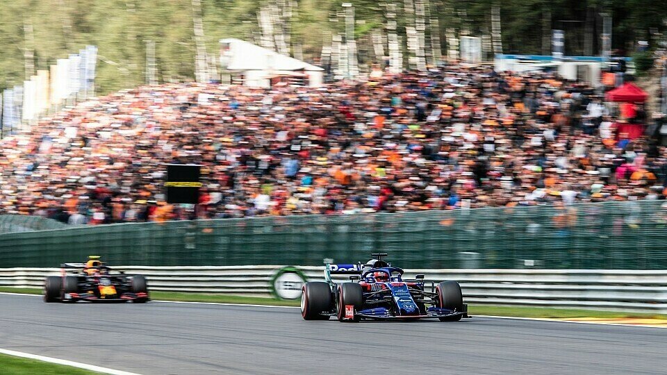 Daniil Kvyat behauptete sich beim Formel-1-Rennen in Spa lange gegen Ex-Teamkollege Alexander Albon im Red Bull, Foto: LAT Images