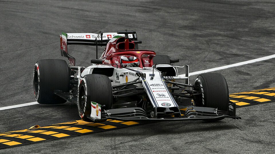 Kimi Räikkönen erwischte in Italien einen holprigen Auftakt, Foto: LAT Images