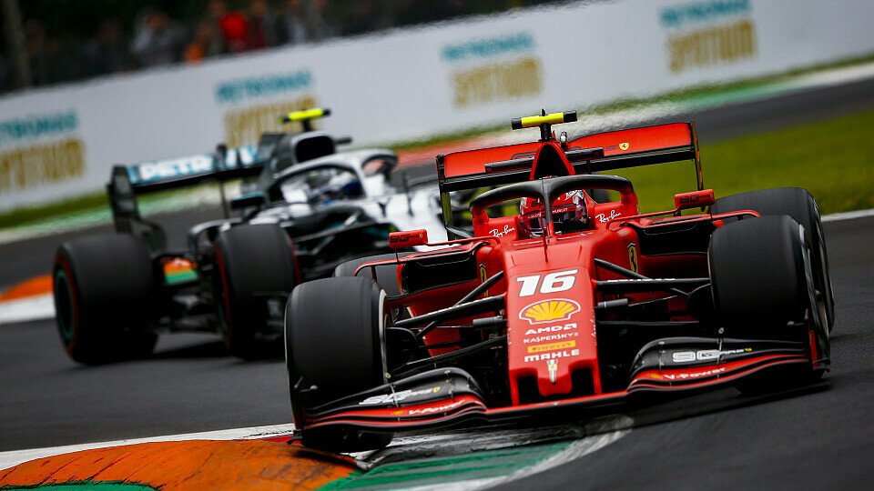 Charles Leclerc sicherte sich beim Formel-1-Qualifying in Monza die vierte Pole Position seiner Karriere, Foto: LAT Images