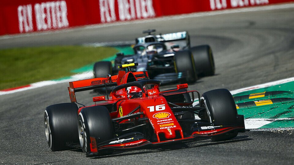 Charles Leclerc hat beim Formel-1-Rennen in Monza seinen zweiten Sieg gefeiert, Foto: LAT Images