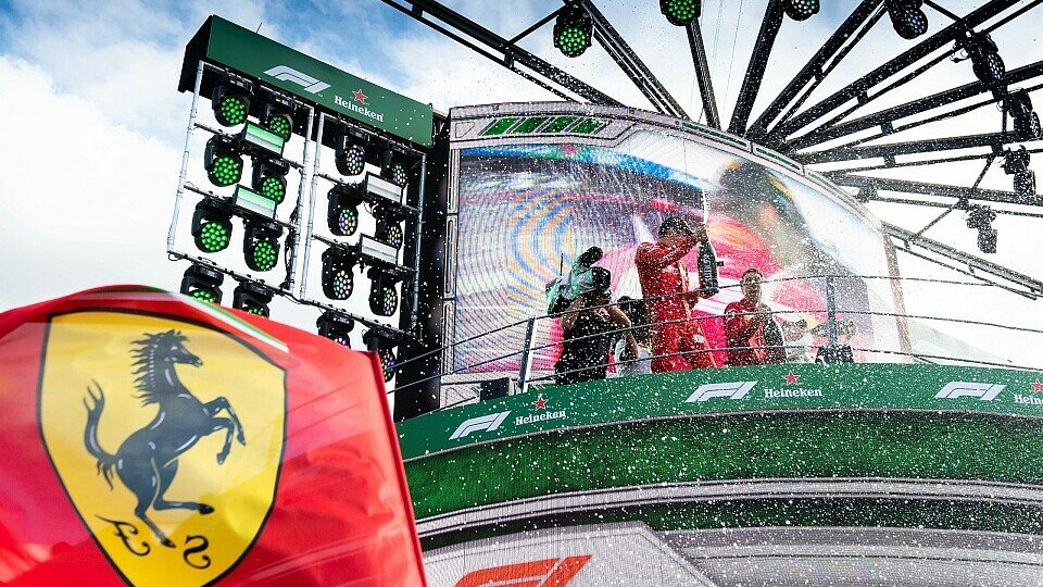 Vor allem der Titelkampf mit Ferrari 2019 hinterließ Spuren bei Mercedes und Toto Wolff, Foto: LAT Images