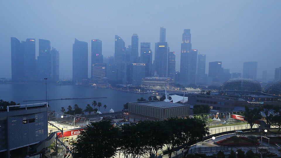 In Singapur hängt Dunst über der Stadt, Foto: LAT Images