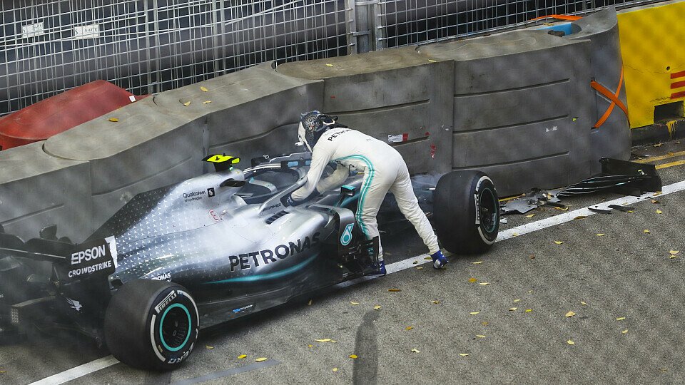 Valtteri Bottas leistete sich im 1. Freien Training der Formel 1 in Singapur einen kostspieligen Unfall, Foto: LAT Images