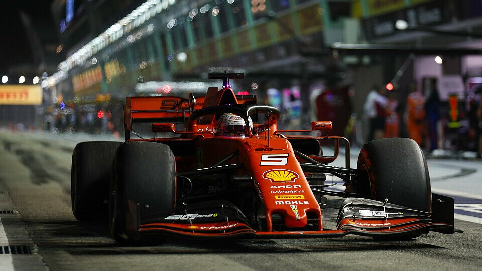 Sebastian Vettel landete am Freitag in Singapur mit seinem Ferrari auf Rang drei, Foto: LAT Images