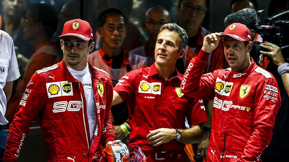 Charles Leclerc, Ferraris Strategiechef Inaki Rueda und Sebastian Vettel nach dem Singapur GP