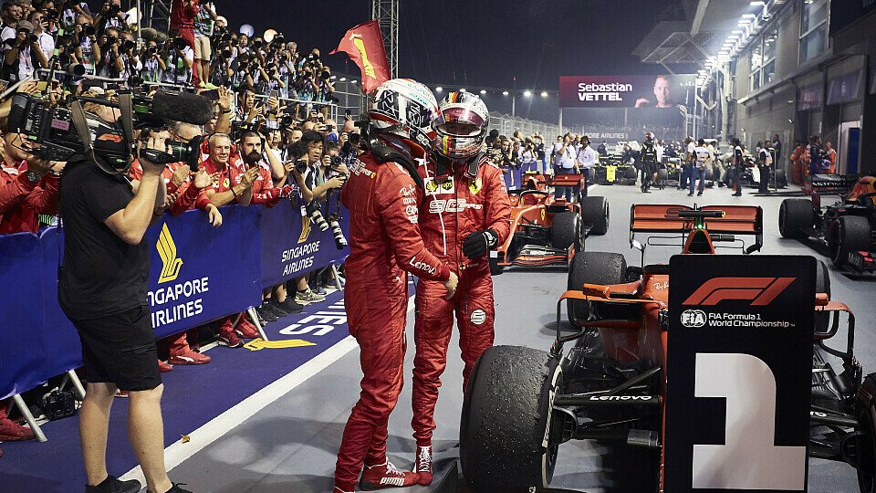 Sebastian Vettel und Charles Leclerc in Singapur, Foto: LAT Images