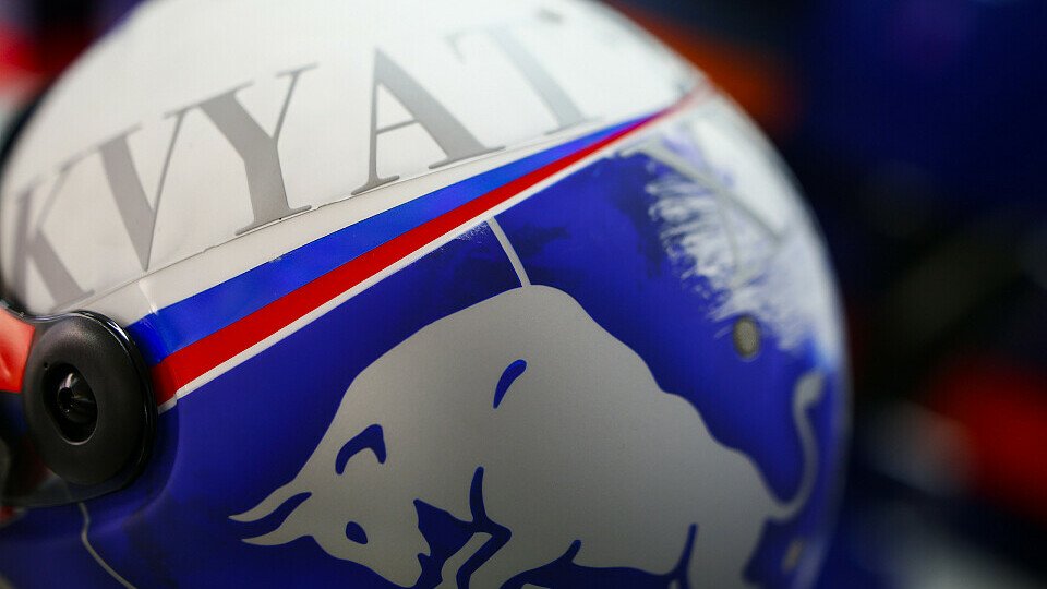 Daniil Kvyat hatte für sein Heimspiel beim Formel-1-Rennen in Russland ein spezielles Helmdesign aufgefahren, Foto: LAT Images