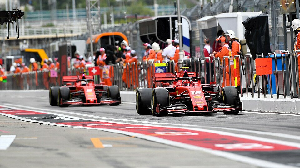 Ferrari gibt im 3. Freien Training die Pace an, Leclerc fährt Bestzeit vor Vettel, Foto: LAT Images