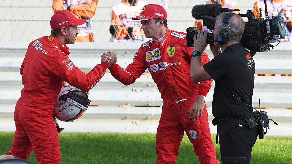 Schon in ihrer ersten gemeinsamen Saison bei Ferrari lieferten sich Sebastian Vettel und Charles Leclerc einige Duelle, Foto: LAT Images