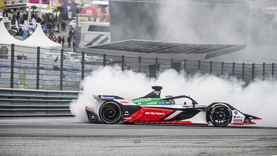 Daniel Abt drehte Demorunden mit dem Formel-E-Renner, Foto: Philip Platzer/Red Bull Content Pool