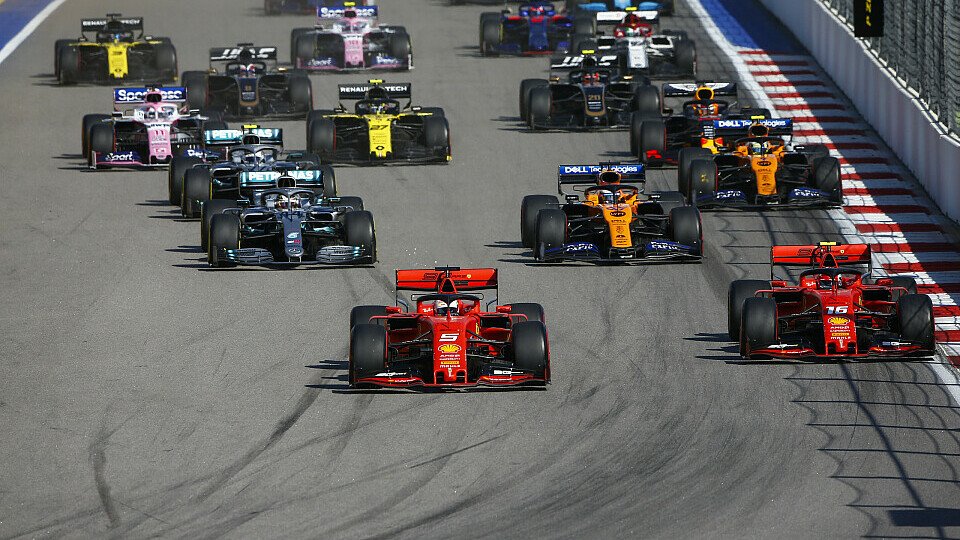 Charles Leclerc vertraute voll auf den Positionsrücktausch durch Vettel, Foto: LAT Images
