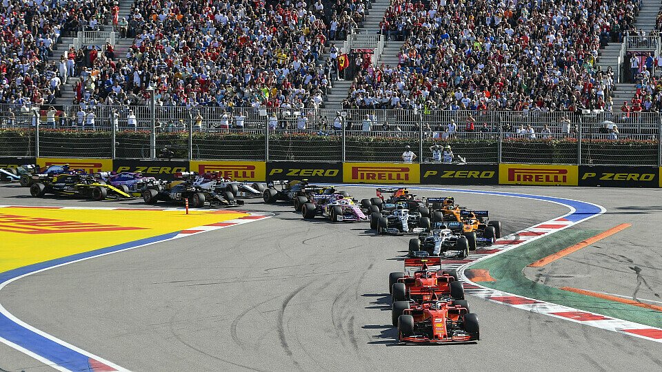 Eine Start-Absprache sorgte zwischen den Ferrari-Piloten Vettel und Leclerc für Probleme, Foto: LAT Images