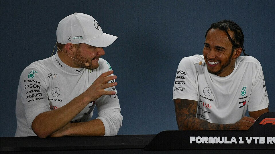 Valtteri Bottas und Lewis Hamilton sind seit 2017 Teamkollegen bei Mercedes, Foto: LAT Images