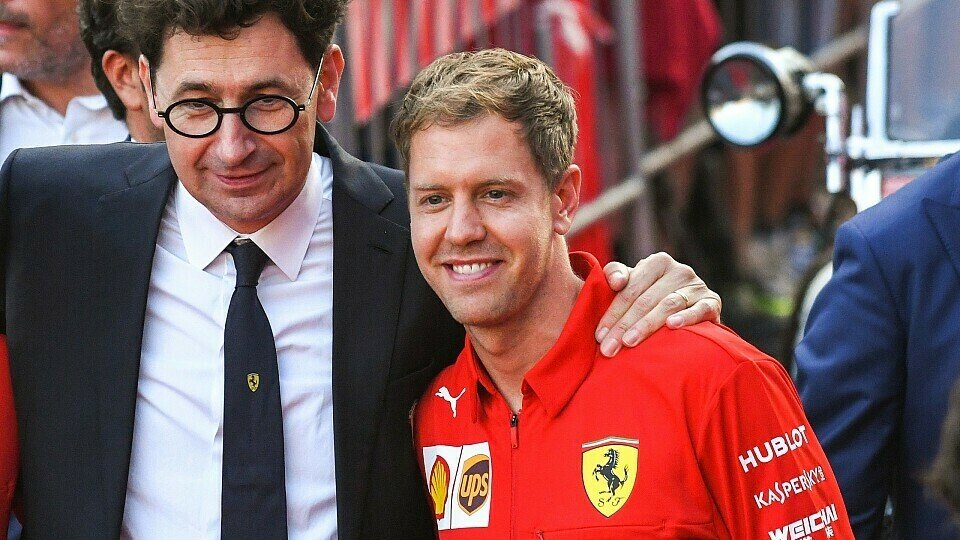 Zwischen Ferrari-Teamchef Mattia Binotto und Sebastian Vettel soll nach dem Russland GP ein positives und konstruktives Gespräch stattgefunden haben, Foto: LAT Images