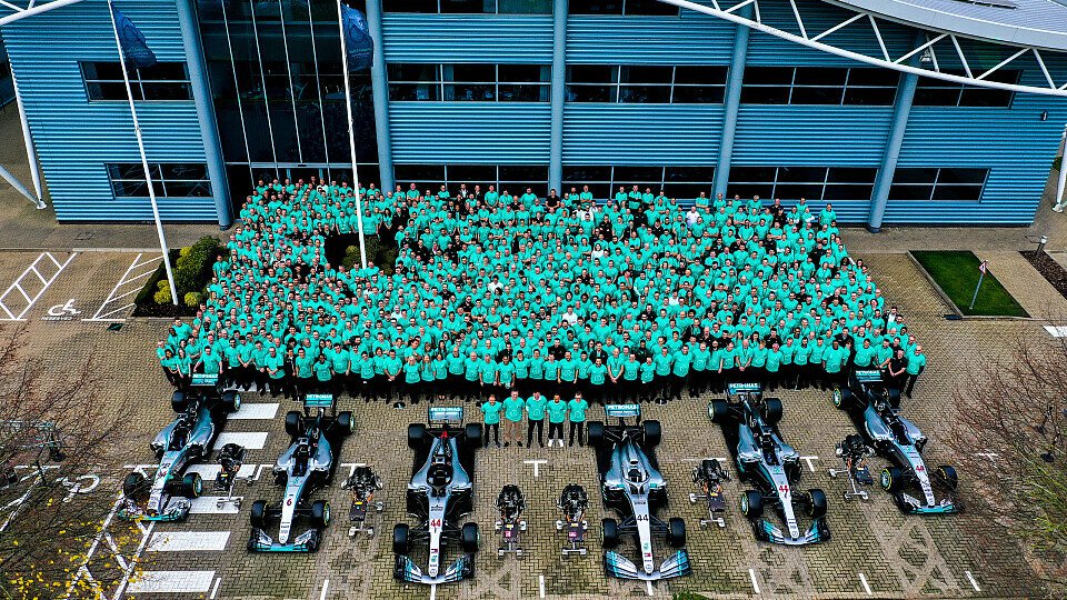 Insgesamt 1500 Mitarbeiter arbeiten bei Mercedes am Formel-1-Boliden und dessen Motor, Foto: Mercedes