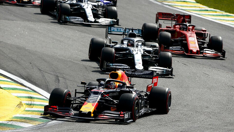Max Verstappen hat ein chaotisches Formel-1-Rennen in Brasilien gewonnen, Foto: LAT Images