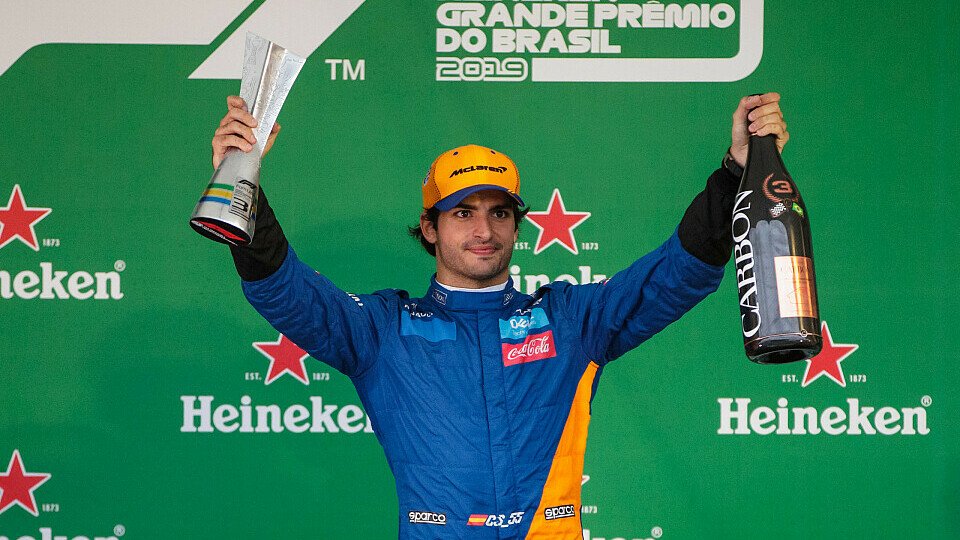 Carlos Sainz musste in Sao Paulo um sein erstes F1-Podium zittern, Foto: LAT Images