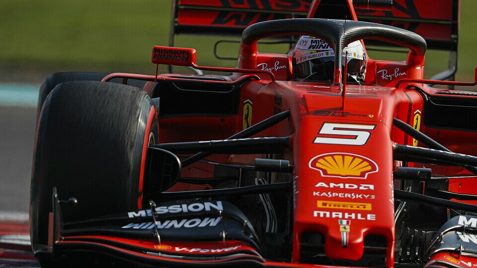 Sebastian Vettel sitzt beim Test zum letzten Mal in dieser Saison in seinem Ferrari SF90, Foto: LAT Images