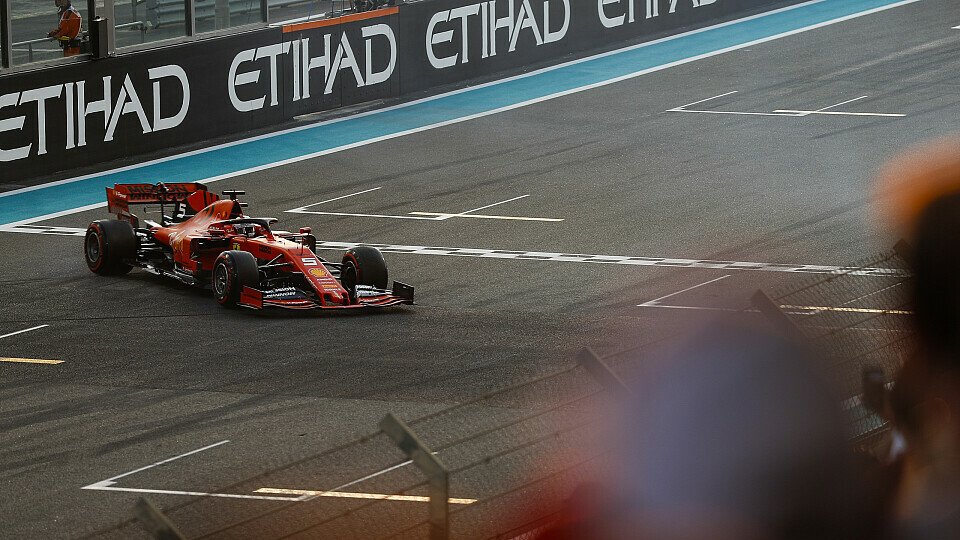 Sebastian Vettel startet mit einem Dreher ins Qualifying, Foto: LAT Images