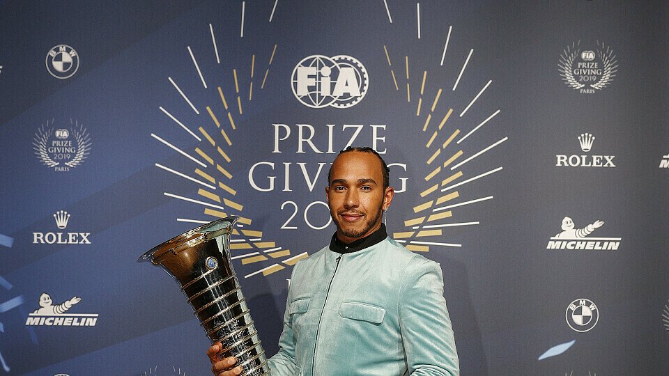 Lewis Hamilton wurde bei der FIA-Gala 2019 in Paris als Formel-1-Weltmeister geehrt, Foto: Mercedes-Benz