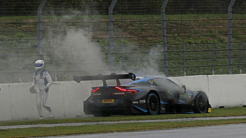 Das DTM-Projekt von R-Motorsport geht in Rauch auf..., Foto: LAT Images