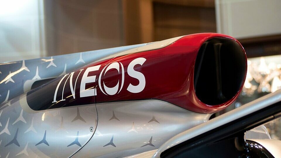Mercedes fährt in der Formel-1-Saison 2020 mit etwas Rot in der Lackierung, Foto: Mercedes F1 / Twitter