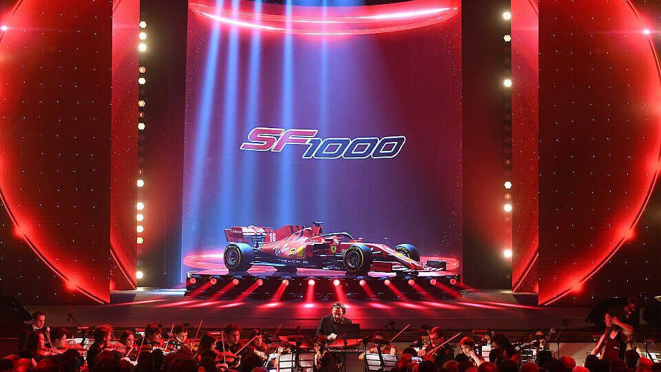 Den SF1000 präsentierte Ferrari noch mit großem Tamtam im Theater von Reggio Emilia