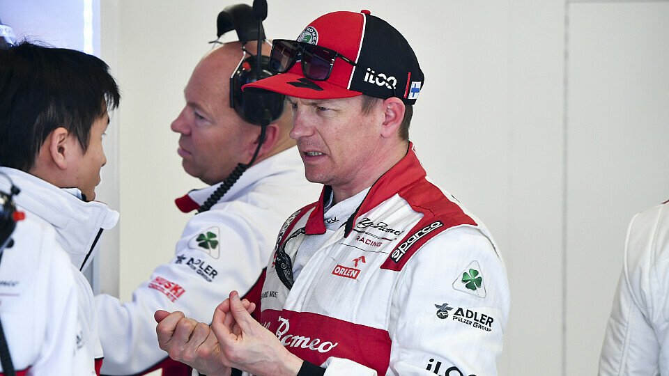 Kimi Räikkönen zweifelt, ob die Formel 1 den Australien GP wegen des Coronavirus nicht besser abgesagt hätte, Foto: LAT Images